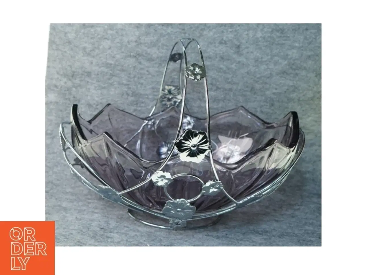 Billede 1 - Ornamenteret Sølv kurv med lillatonet glasskål (str. 26 x 16 cm)