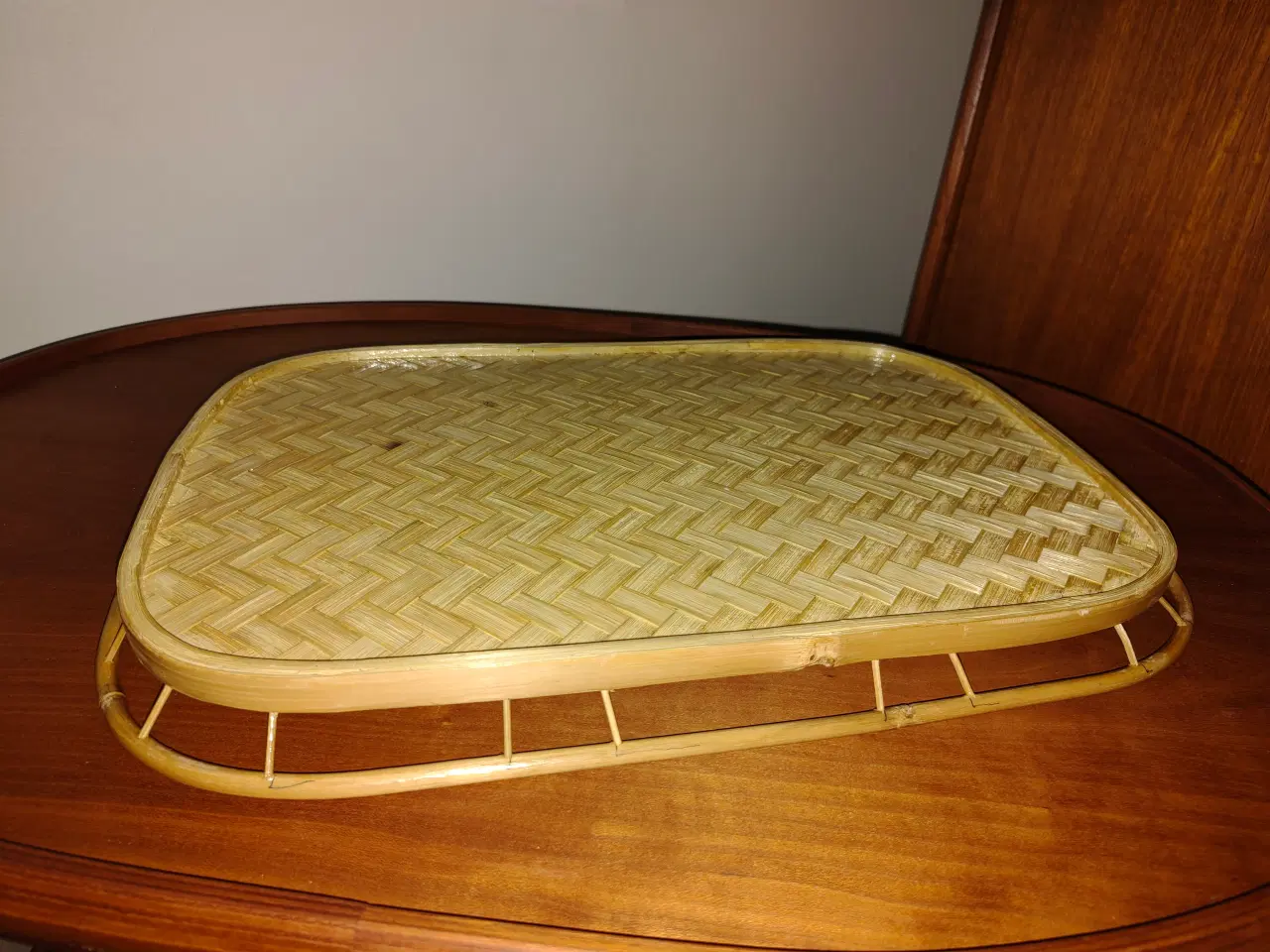 Billede 3 - Flot retro flet serveringsbakke