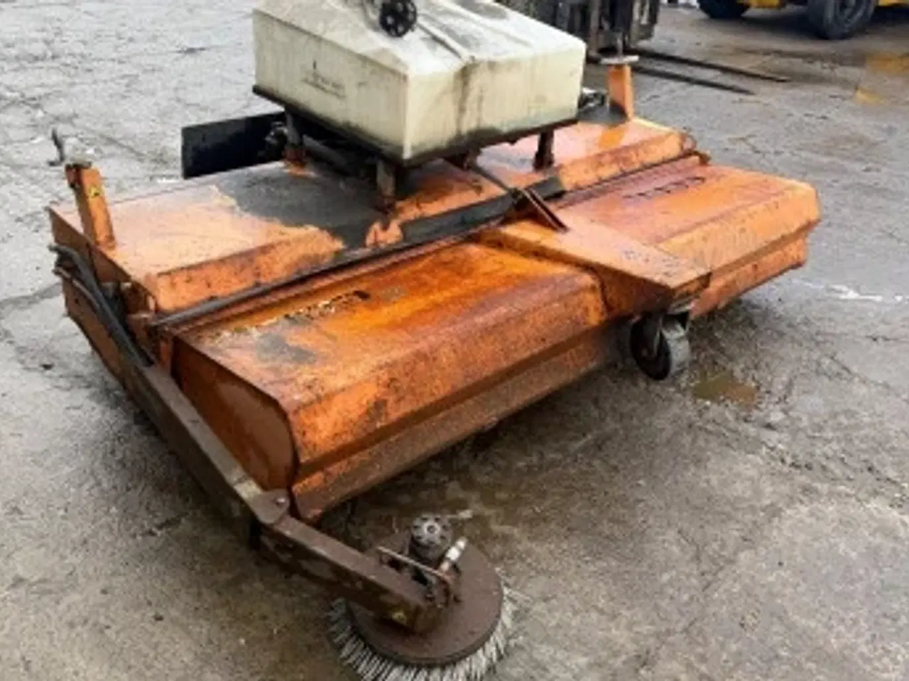 Billede 4 - Hydraulisk kost med opsamler