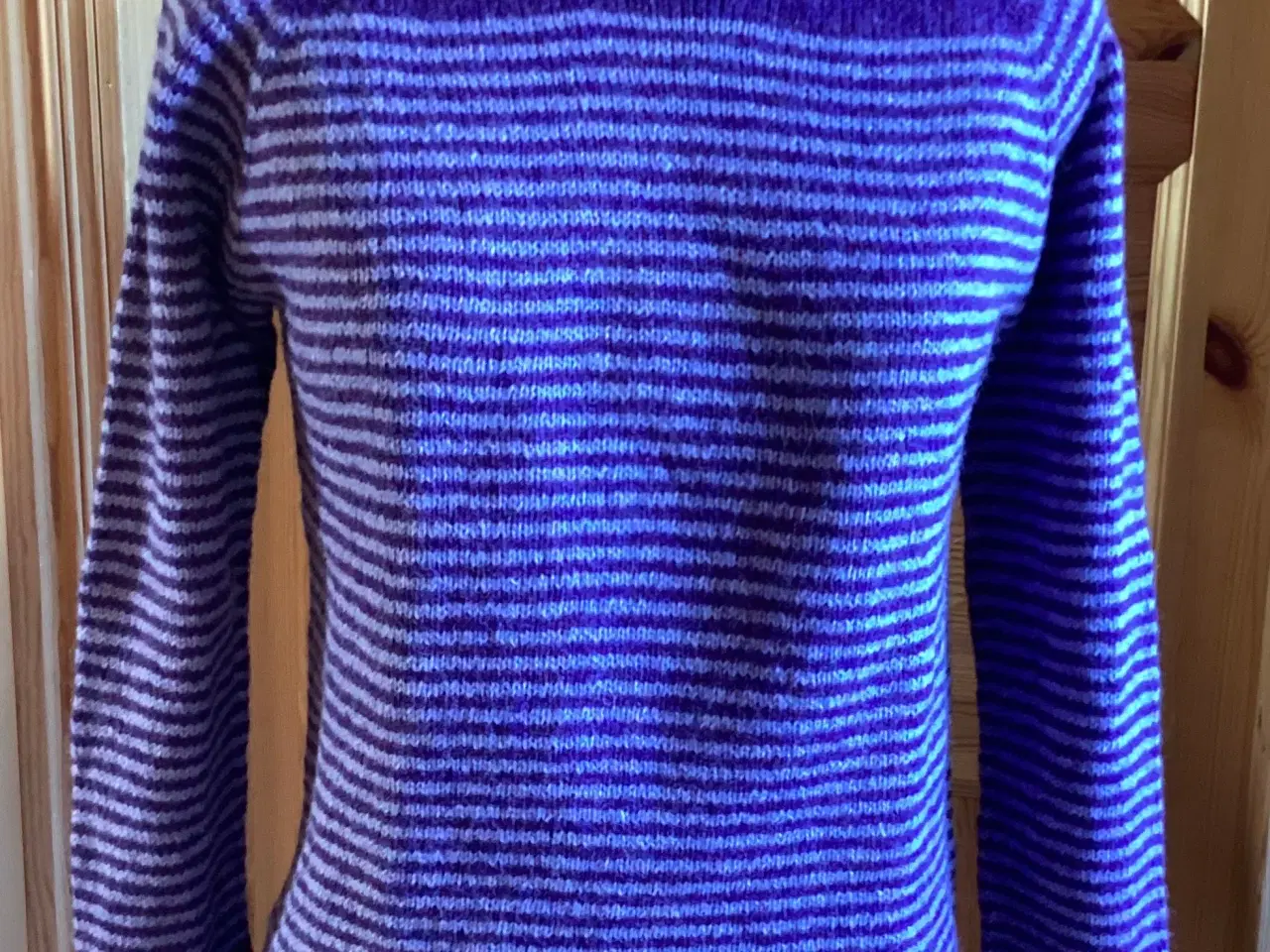 Billede 1 - Håndstrikket trøje str. M i 100% uld fra Karen Noe