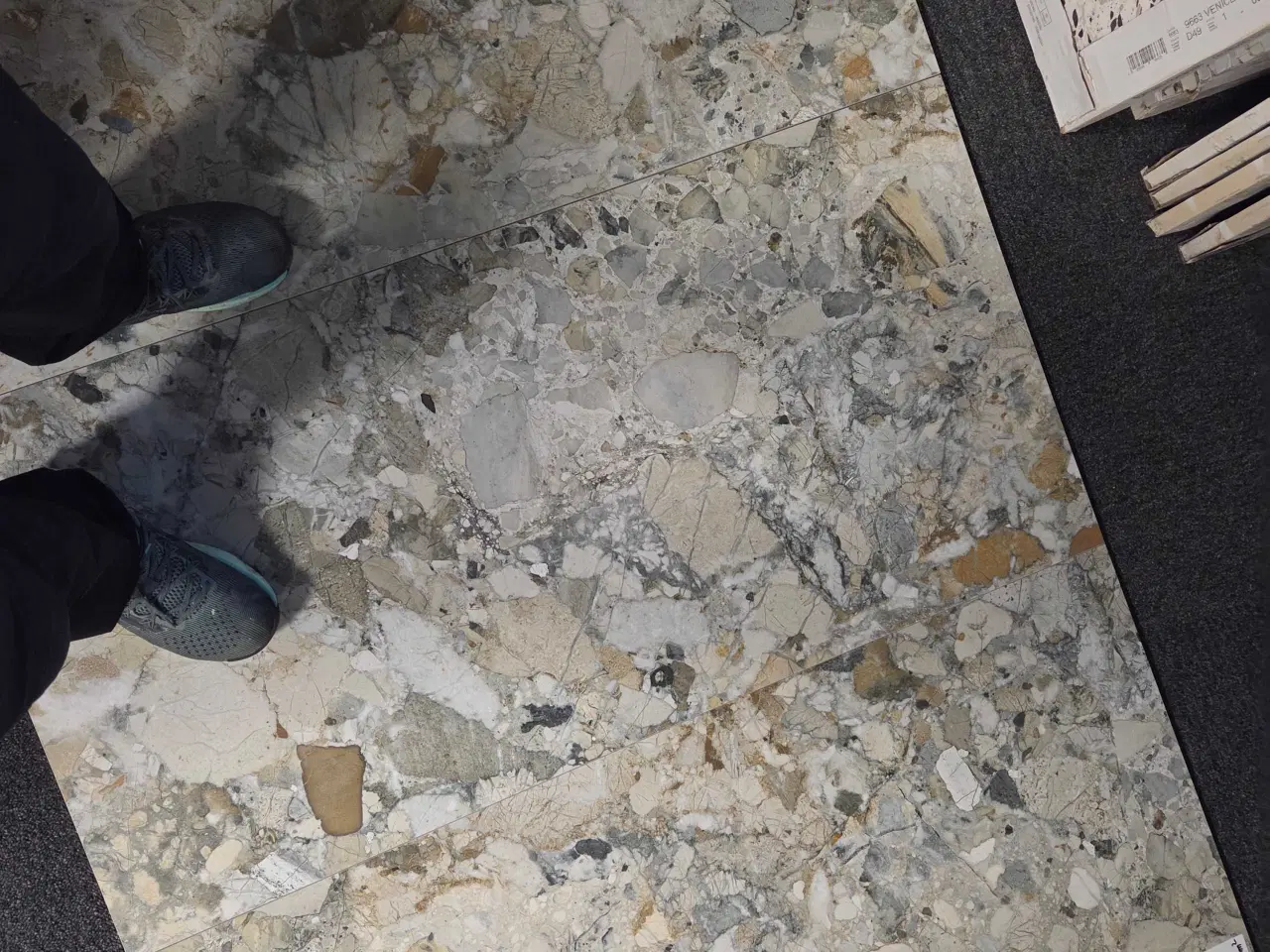 Billede 2 - Gulv og vægfliser