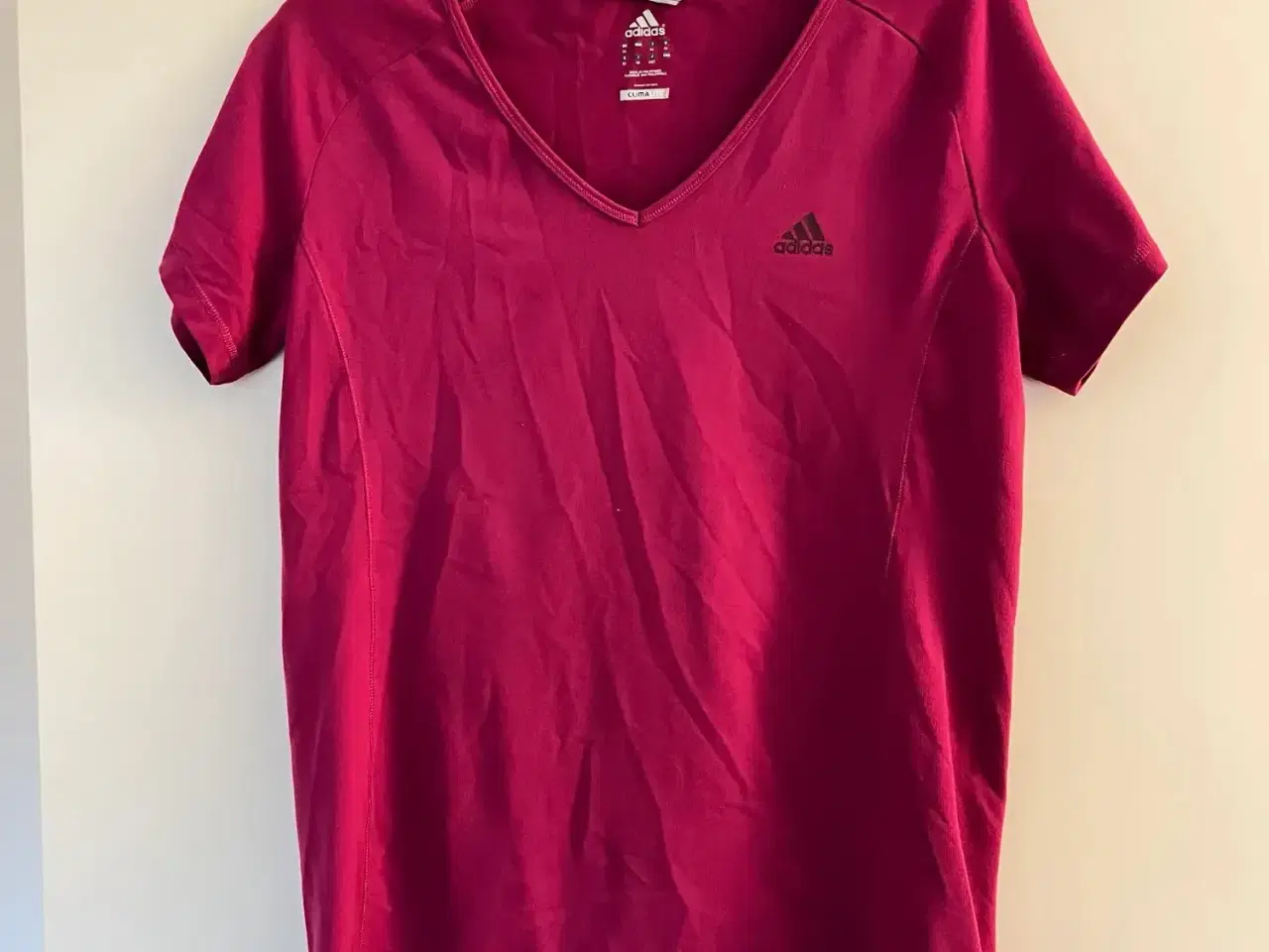 Billede 1 - Adidas Climate mørk ceriserød sportsbluse str 42