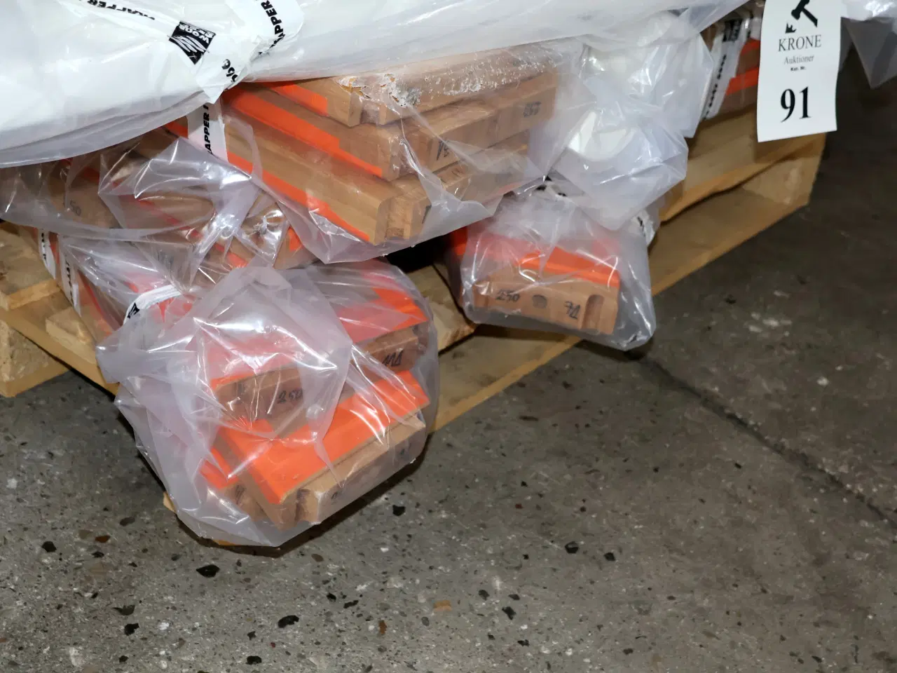 Billede 12 -  ¼-svingstrappe med trin og håndlister