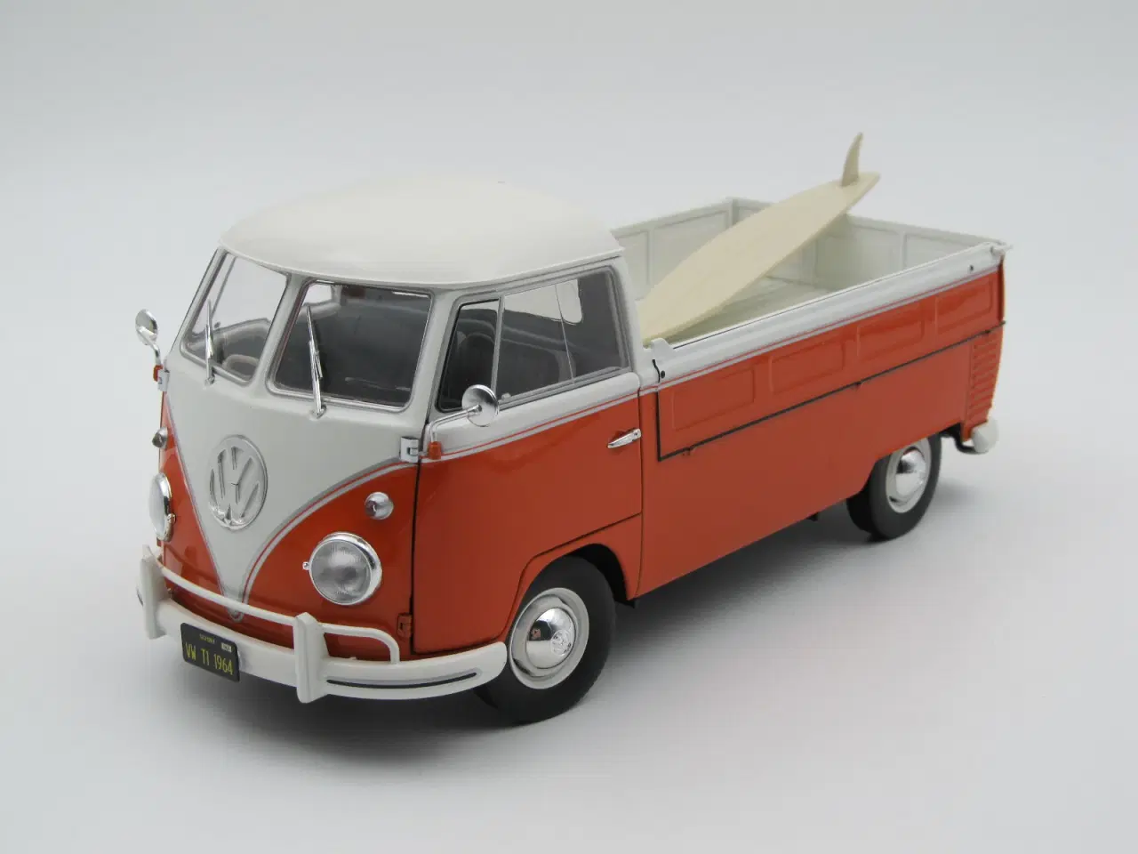 Billede 1 - 1963 VW T1 Pritsche / Sika m. Surfboard 1:18  