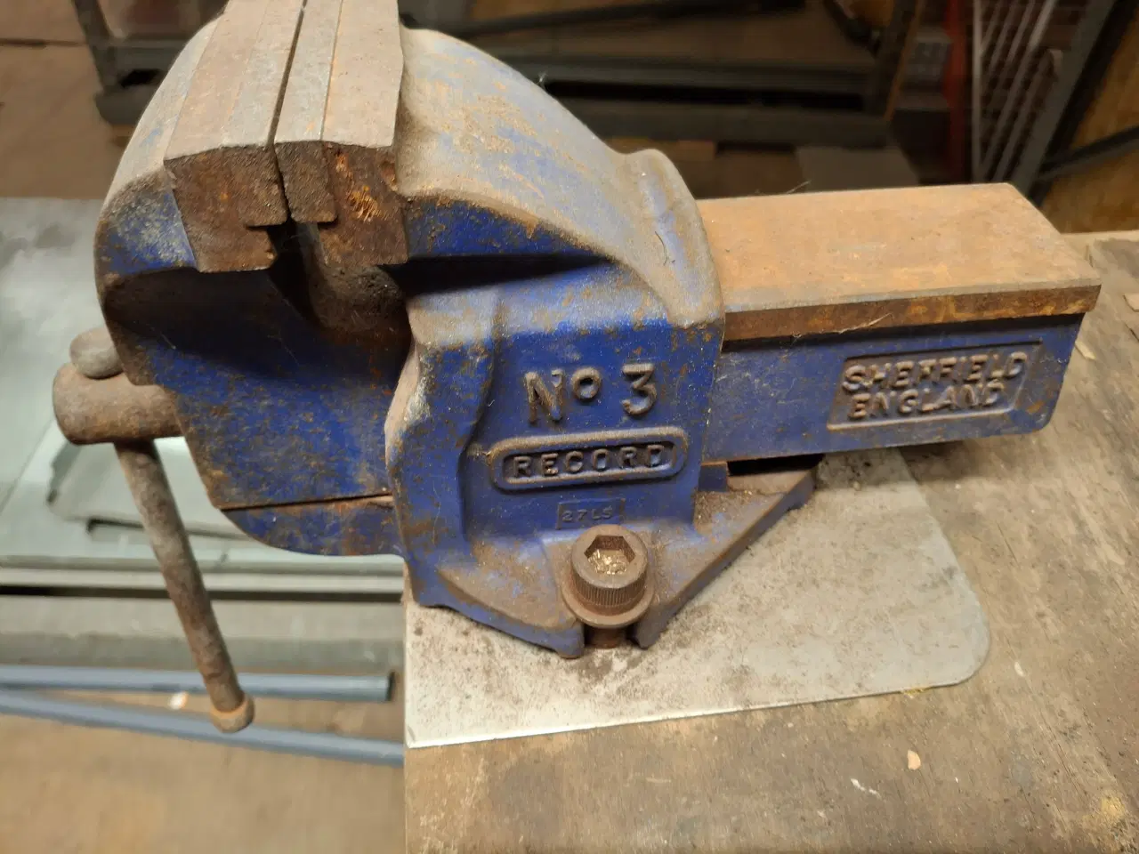 Billede 2 - Værkstedsbord med skruestik 