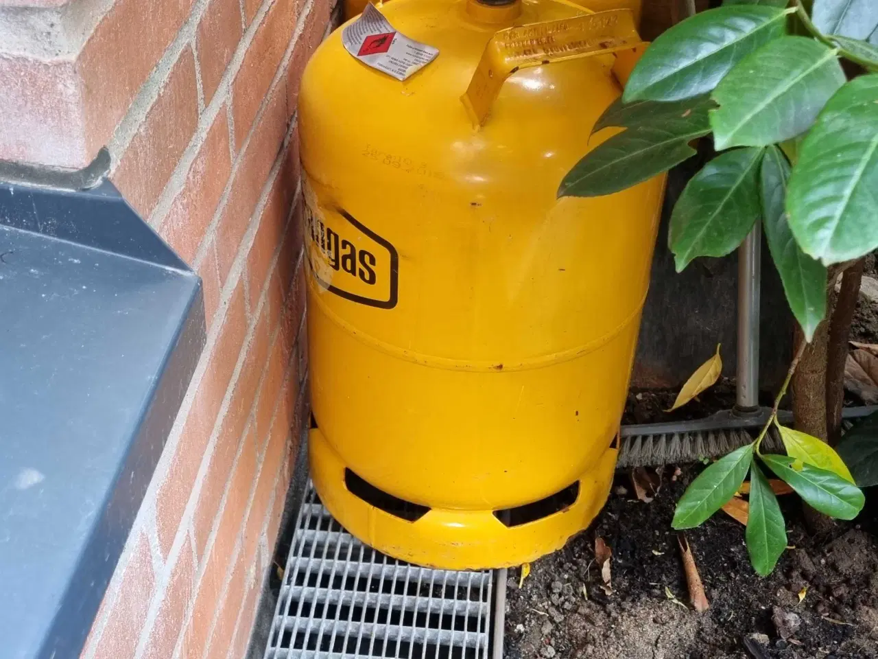 Billede 8 - Gasgrill med cover og en fyldt 11 kg gasflaske