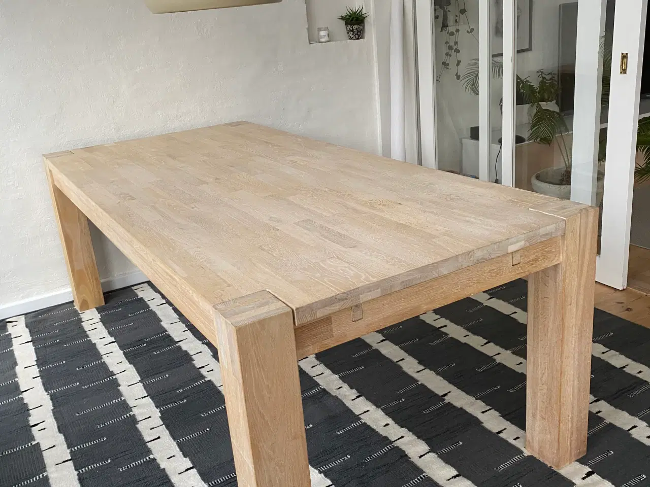 Billede 1 - Spisebord i massiv eg