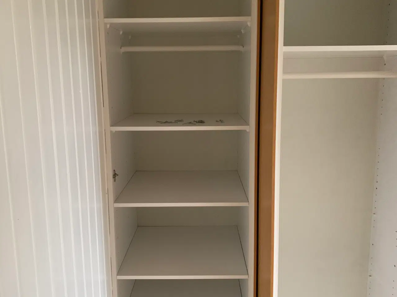 Billede 3 - indbygningsskabe til skabsvæg