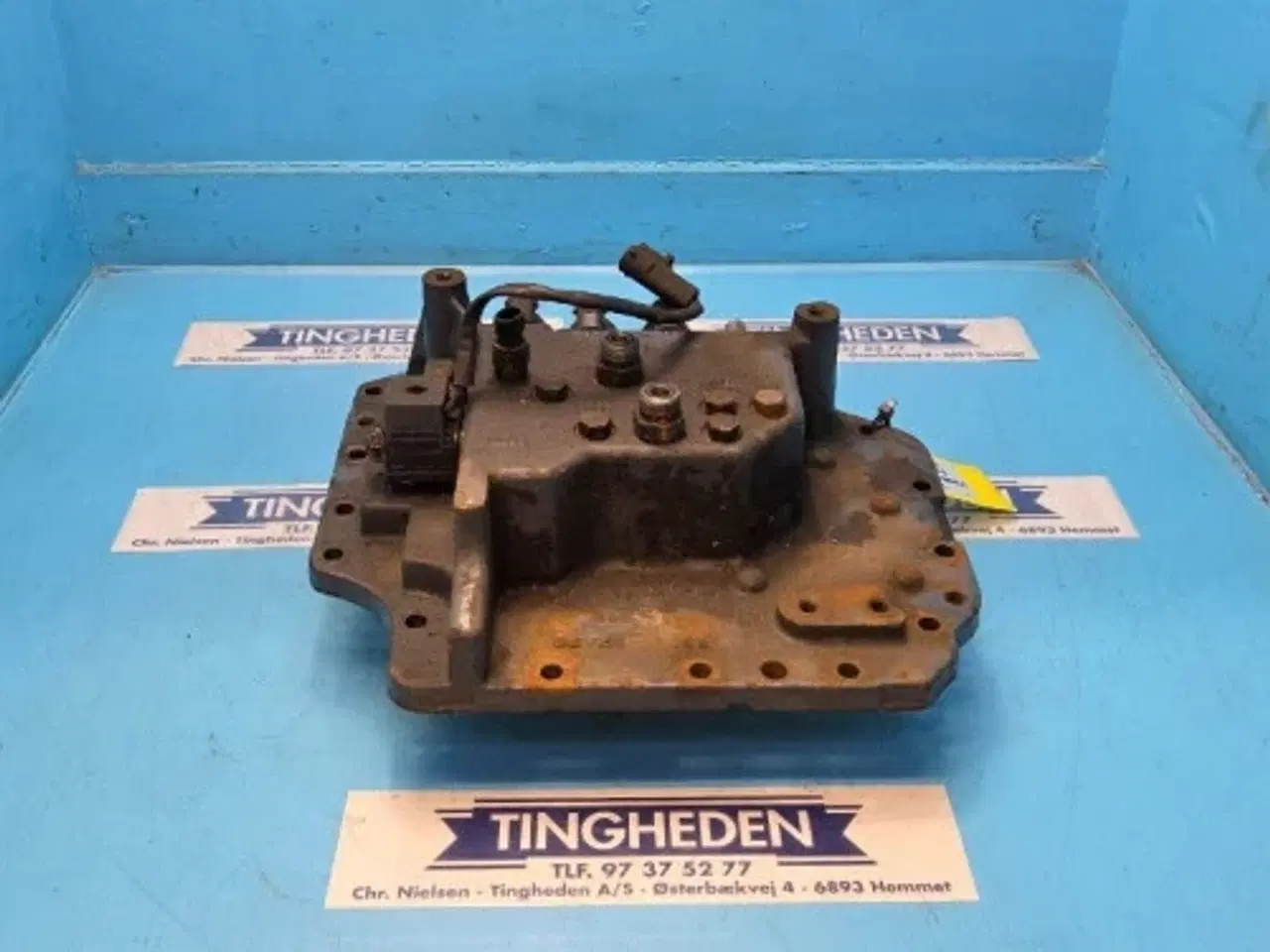 Billede 1 - Ford 8340 Dæksel F3NN7Z479