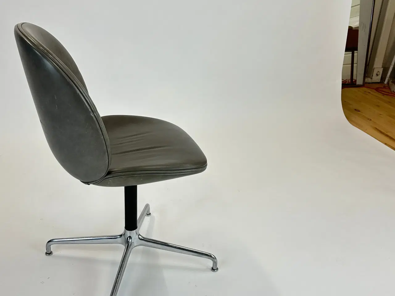 Billede 10 - GUBI | Beetle Meeting Chair (Grå)