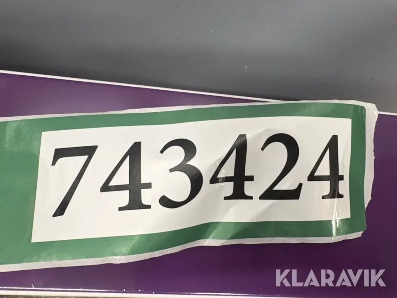 Billede 8 - Skilt med lys i top