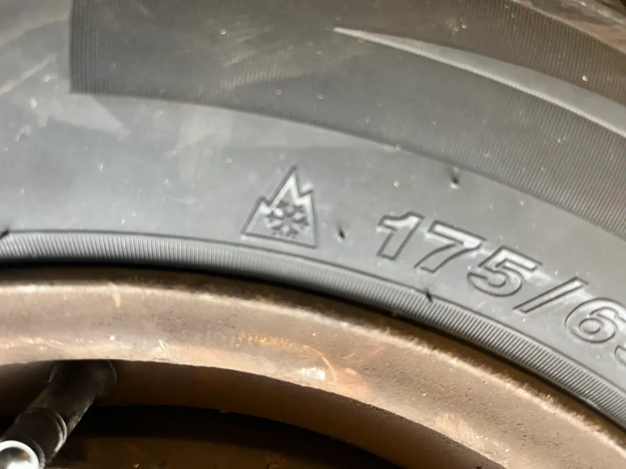 Billede 7 - Helårshjul 175-65-14 VW Up.