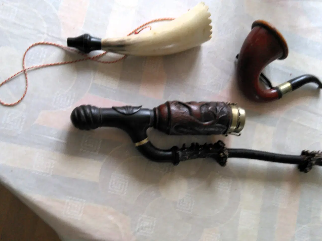 Billede 1 - 2 flotte gamle piber og 1 kohorn 