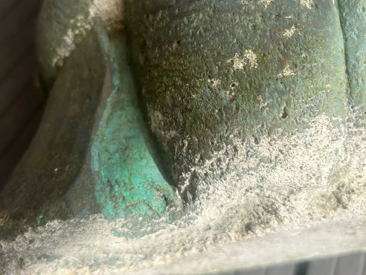 Billede 12 - Skulptur i sten 24 cm høj med grøn patinering