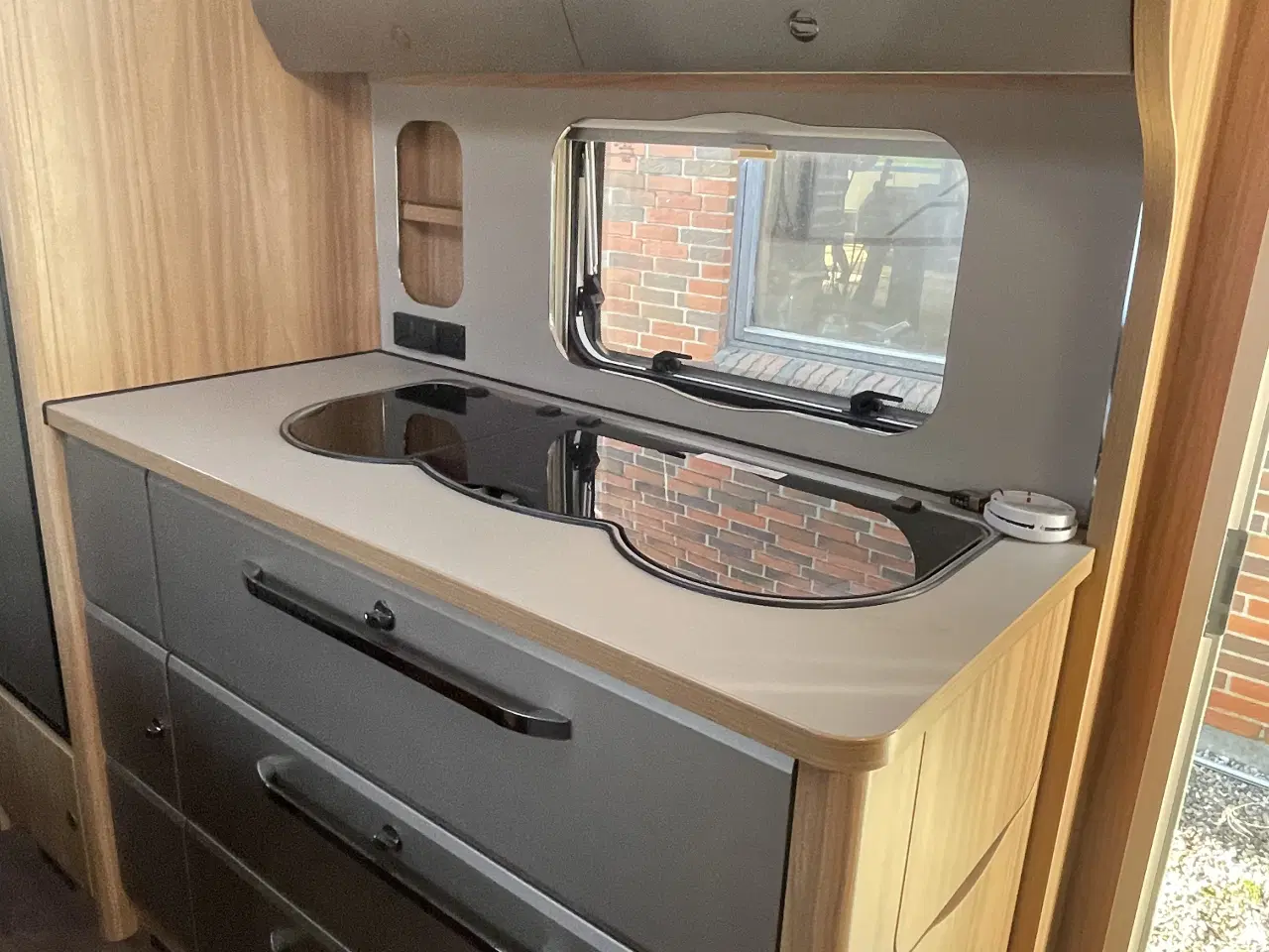 Billede 9 - Campingvogn med køjer, fortelt og meget udstyr 