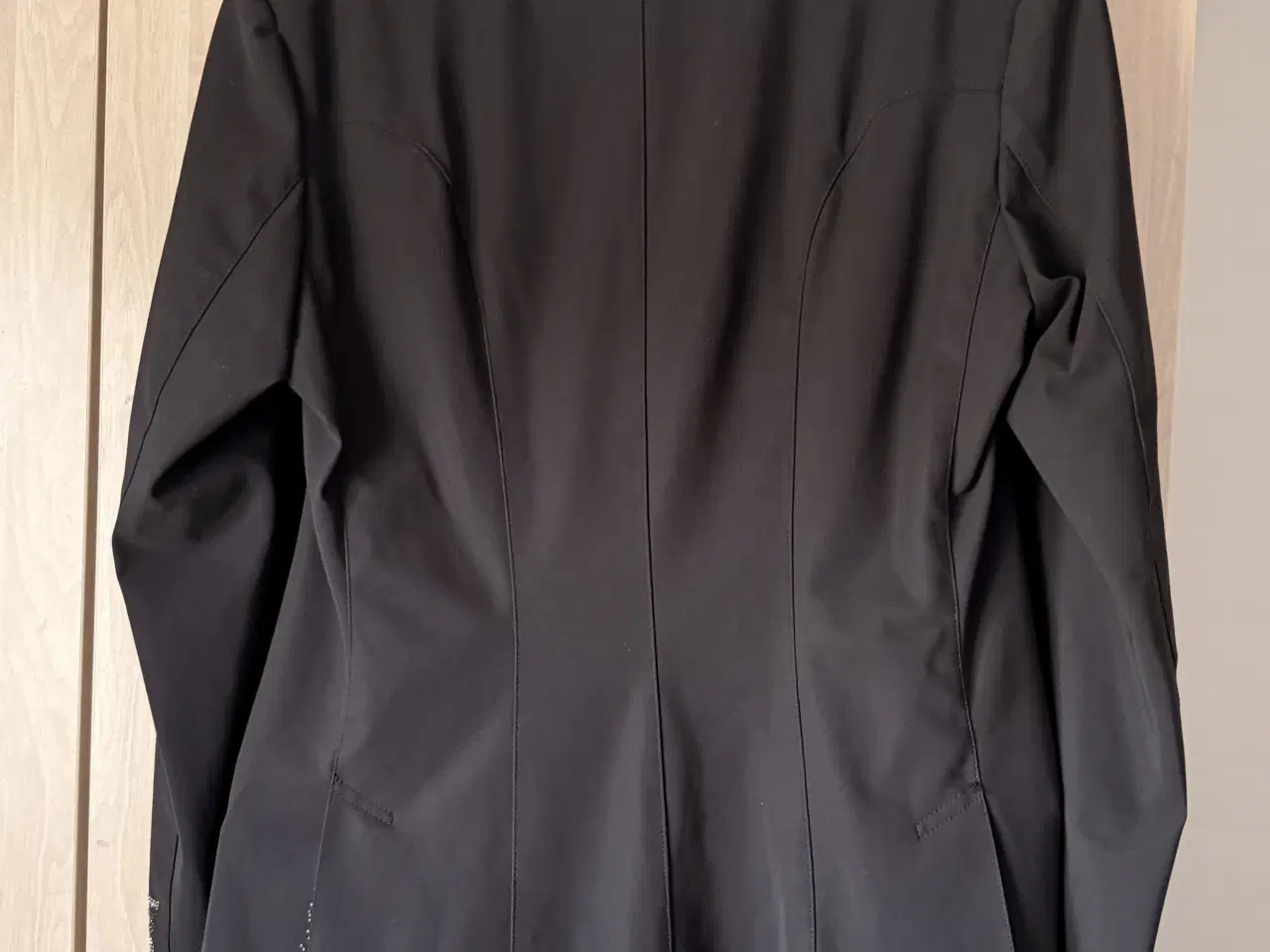 Billede 10 - Pikeur Saphira stævnejakke sælges