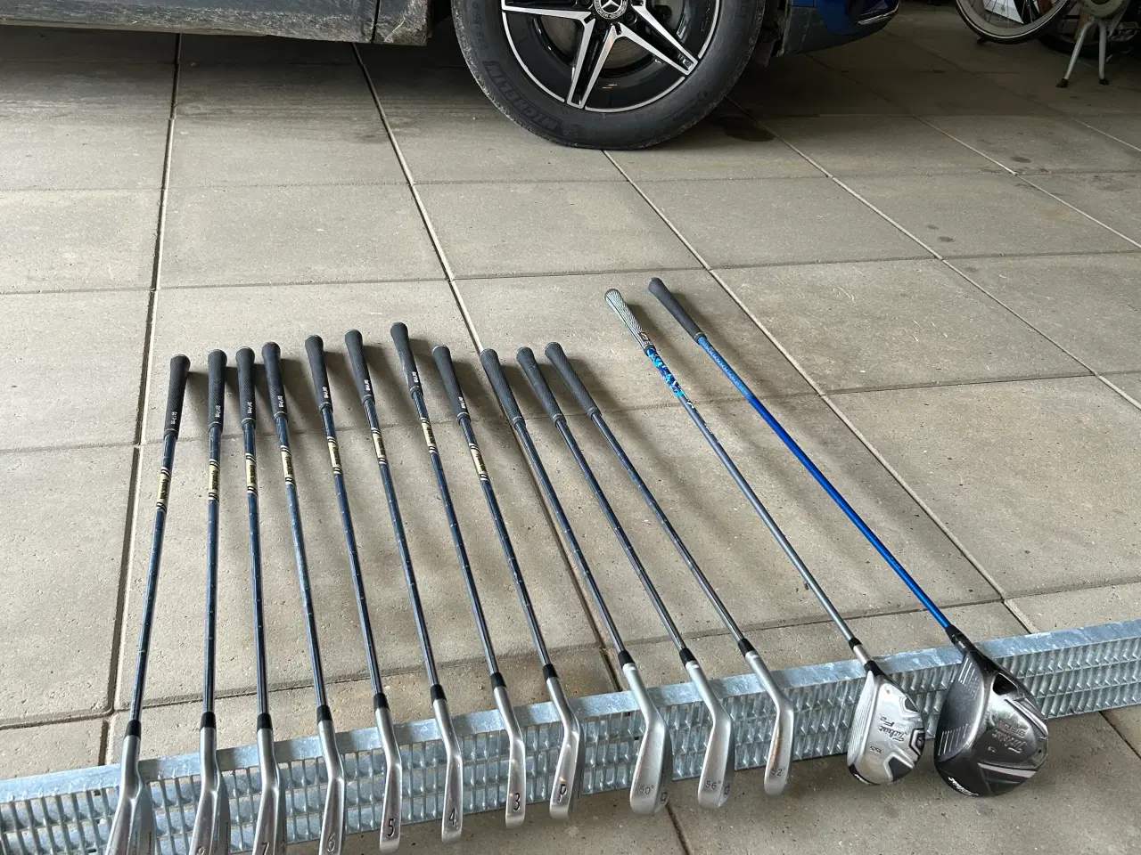 Billede 2 - Titleist semi pro golfsæt med golfbag