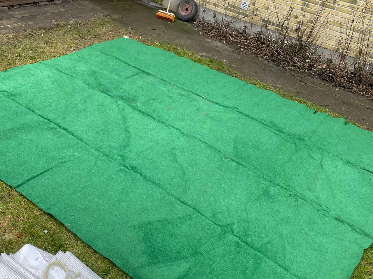 Billede 3 - Tæppe til  fortelt filt grøn