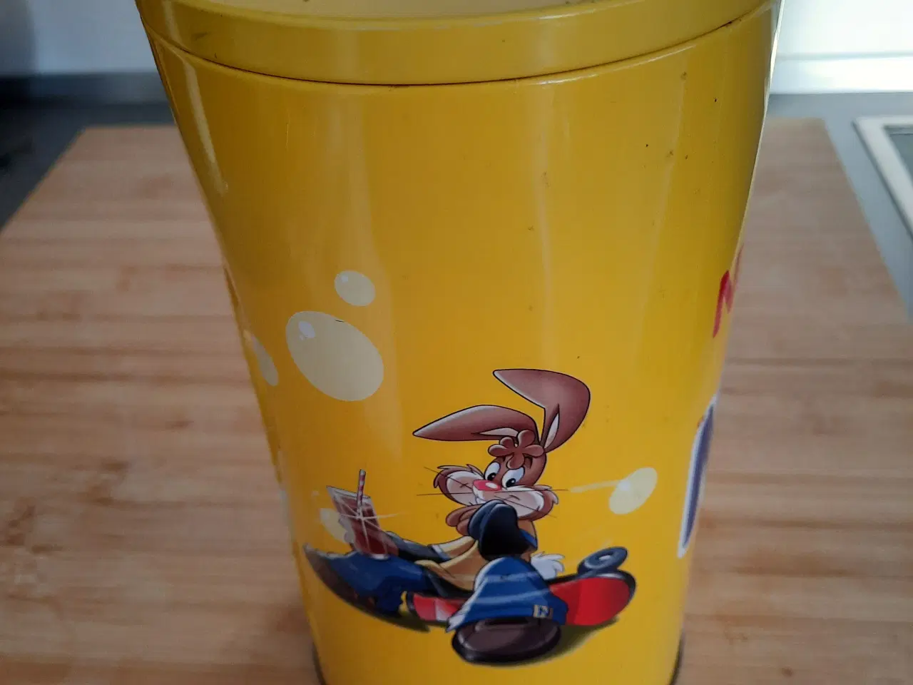 Billede 2 - Gul blikdåse fra Nestlé med sjovt motiv 