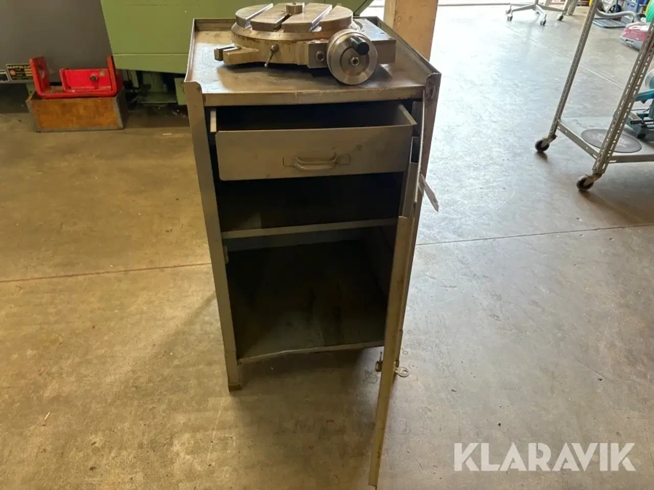 Billede 8 - Rundbor + skab