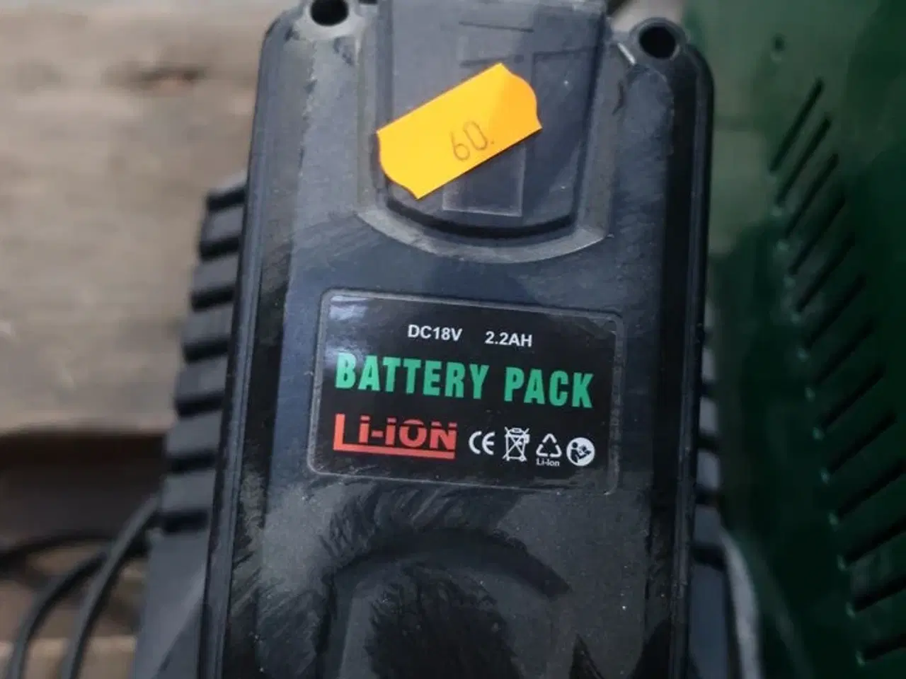 Billede 2 - Batteri samt lader