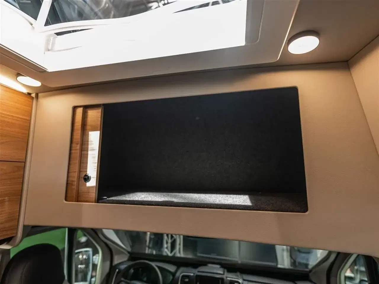 Billede 10 - 2026 - FURGOK   LUKSUS VAN MED LOUNGE OG MEGET PLADS