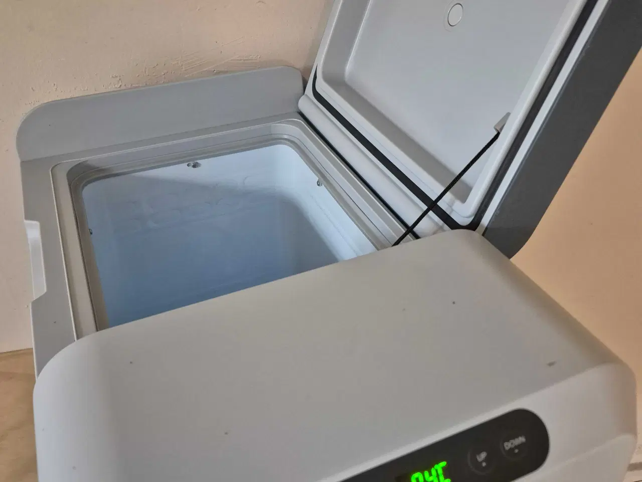 Billede 3 - Mobil køleboks til 12v og 230v, kompressor. 