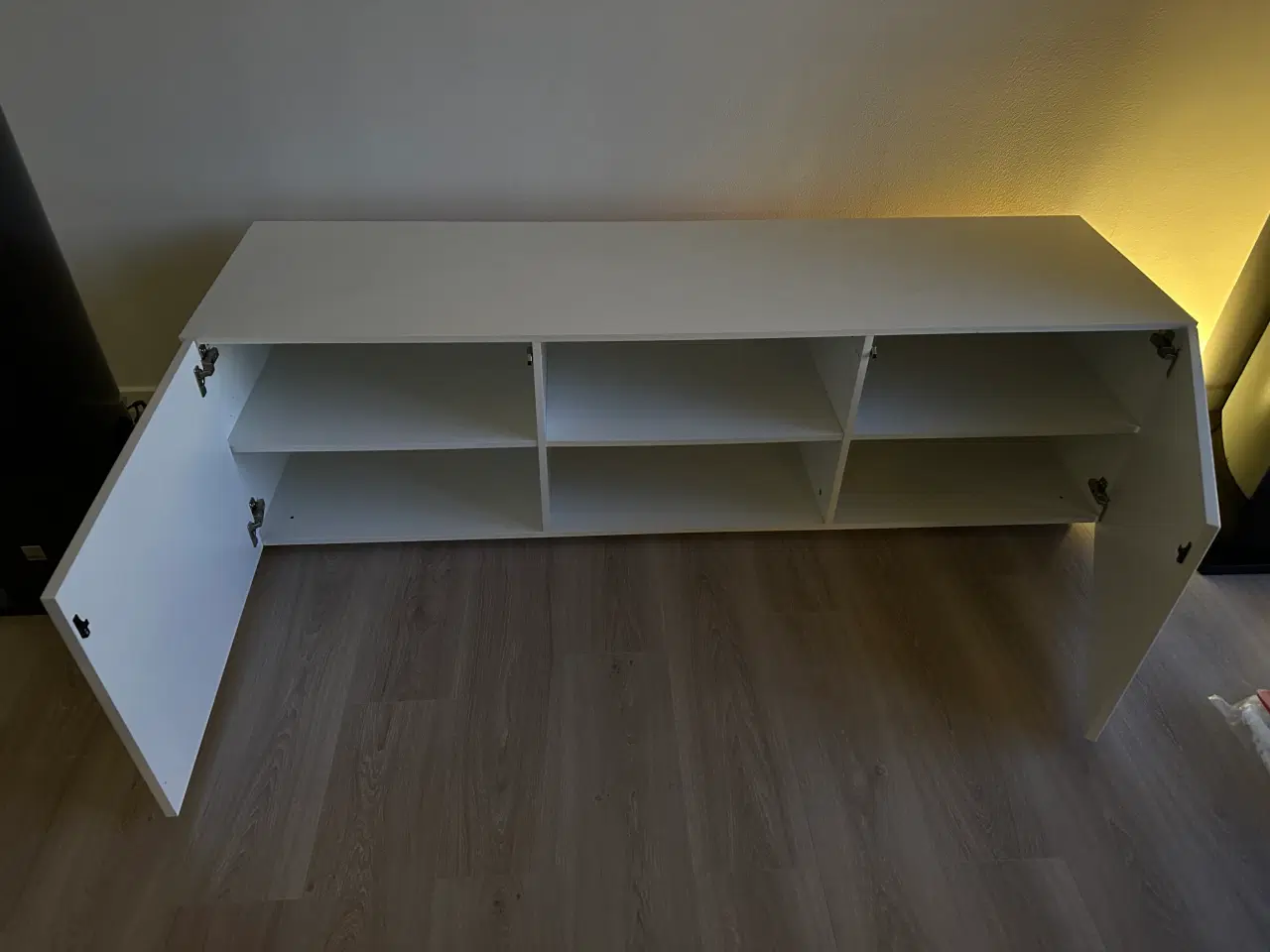 Billede 2 - TV-bænk fra IKEA