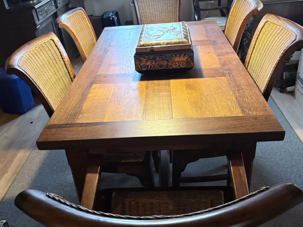 Billede 1 - Spisebord + 6 stole