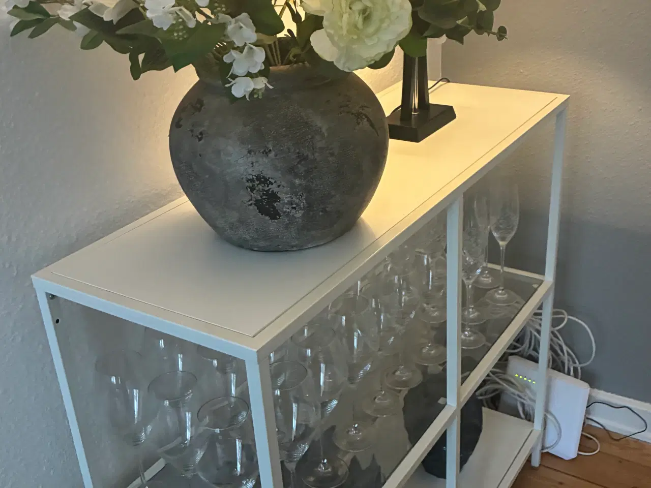 Billede 2 - Reol i hvid farve