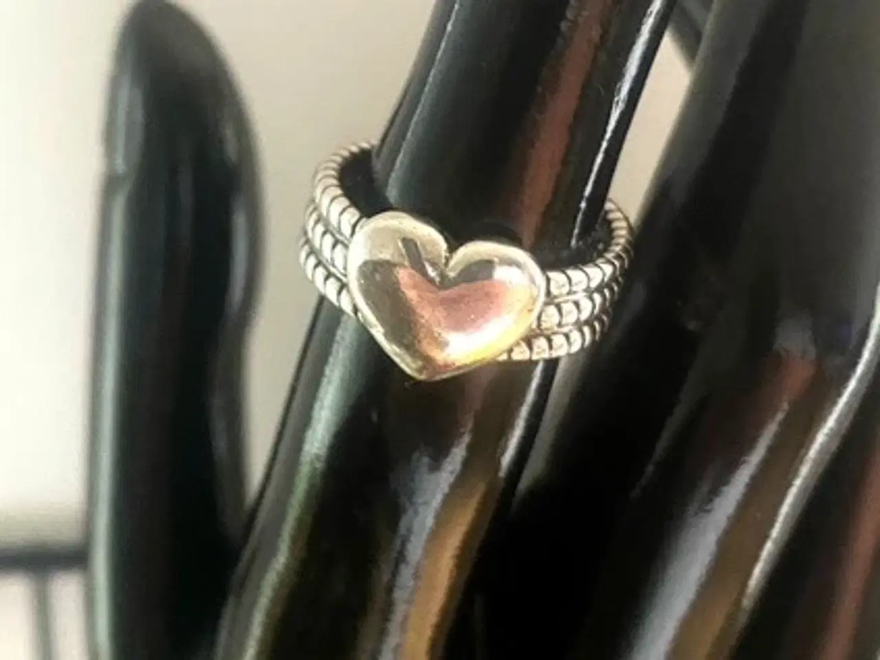 Billede 1 - * Sterlingsølv; Smuk fingerring - med stort hjerte