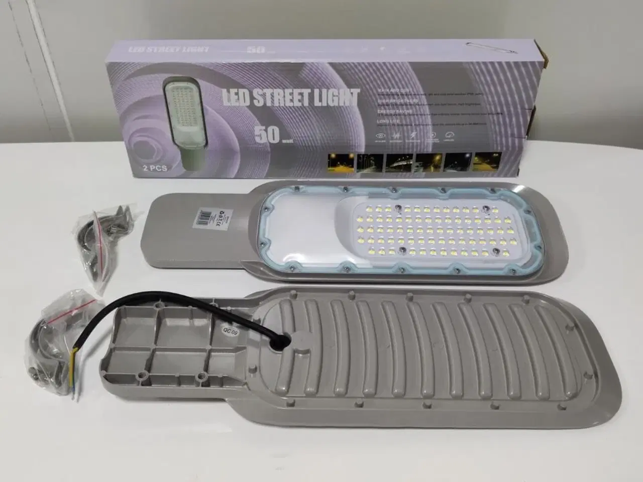 Billede 1 - 2 stk. 50 watt LED Gadelygte, 220 volt.
