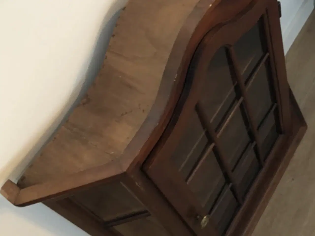 Billede 2 - Gammelt skab .Middelfart 