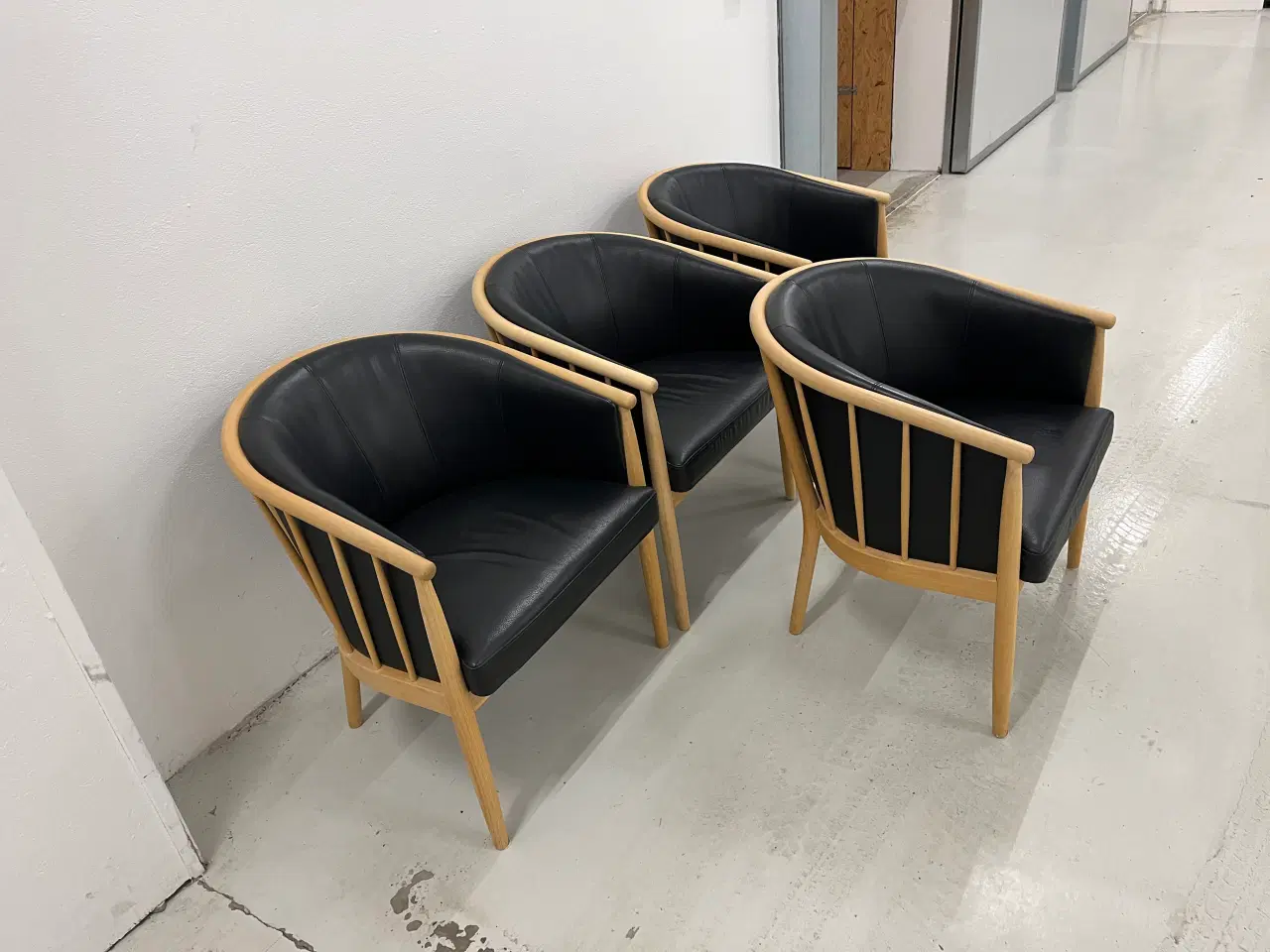 Billede 3 - Stouby Lux Loungestole med sort semianilin læder.