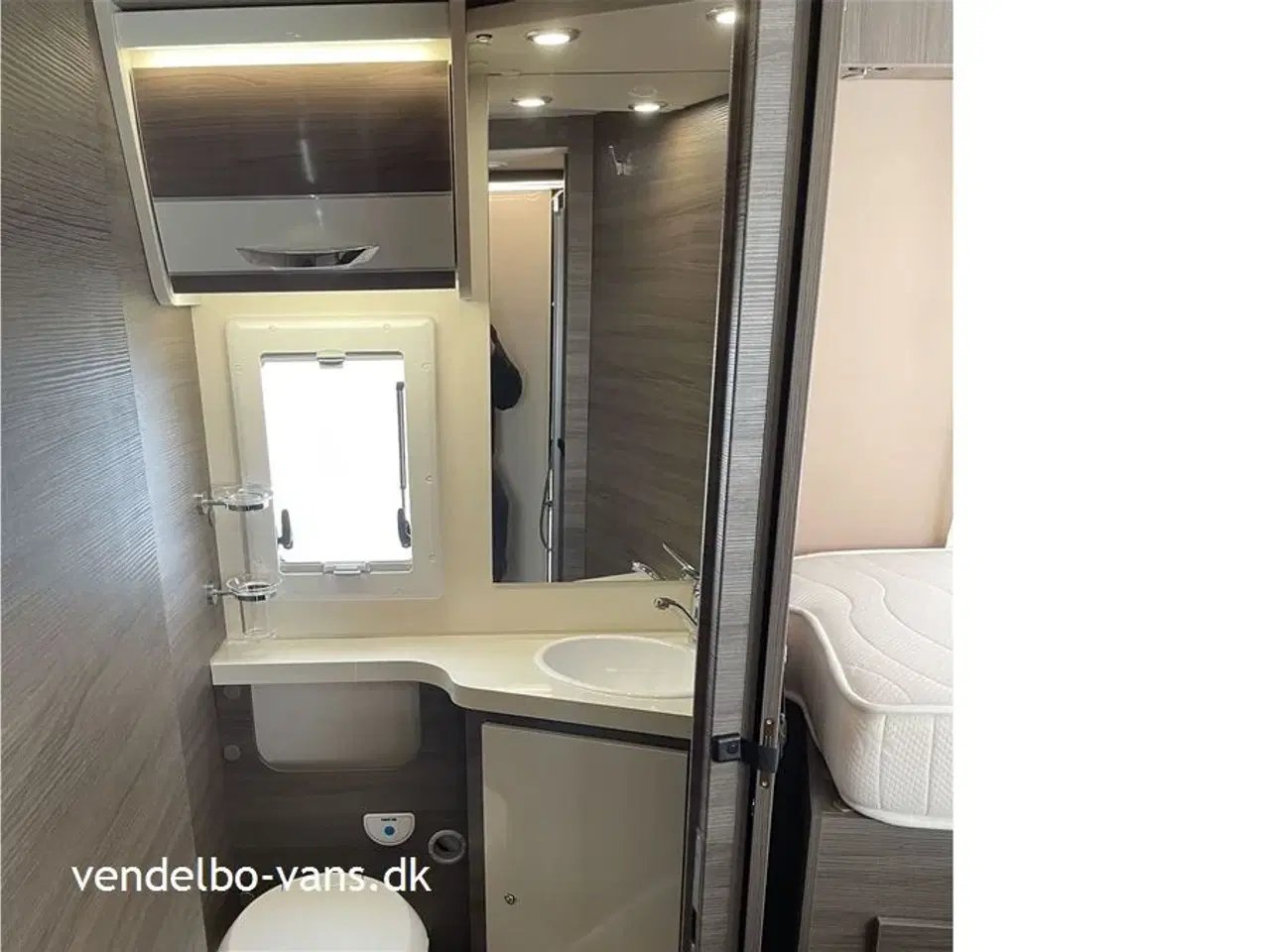 Billede 14 - 2022 - McLouis Mc4 873 G Matic   Enkeltsenge og stor garage - 9 trins automatgear - Anhængertræk