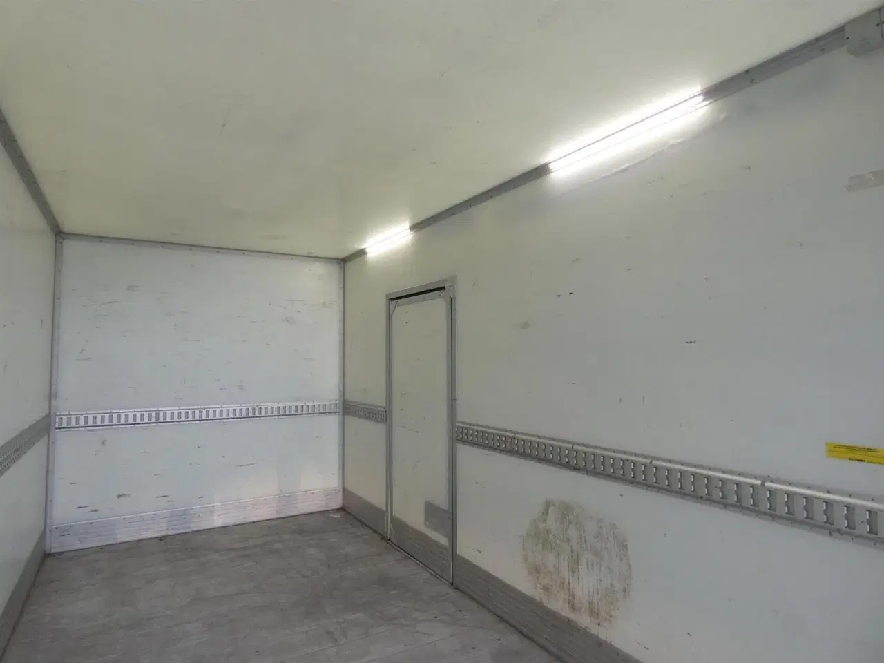 Billede 9 - Iveco Daily 35S16 3750mm 2,3 D m/Alukasse med lift Hi-Matic 156HK Ladv./Chas. 8g Aut.