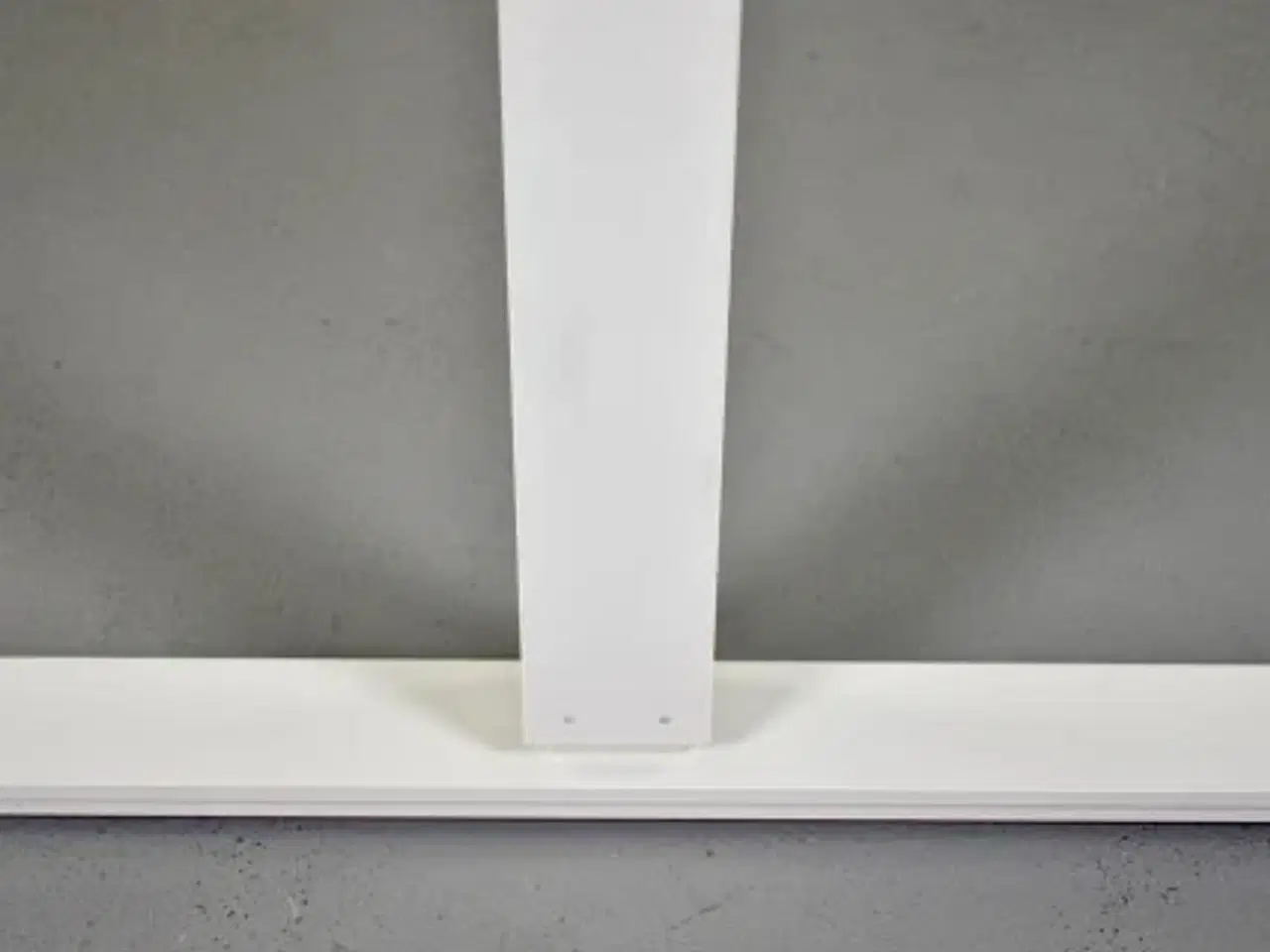 Billede 9 - Scan office hæve-/sænkebord med hvid plade og hvidt stel, 160 cm.