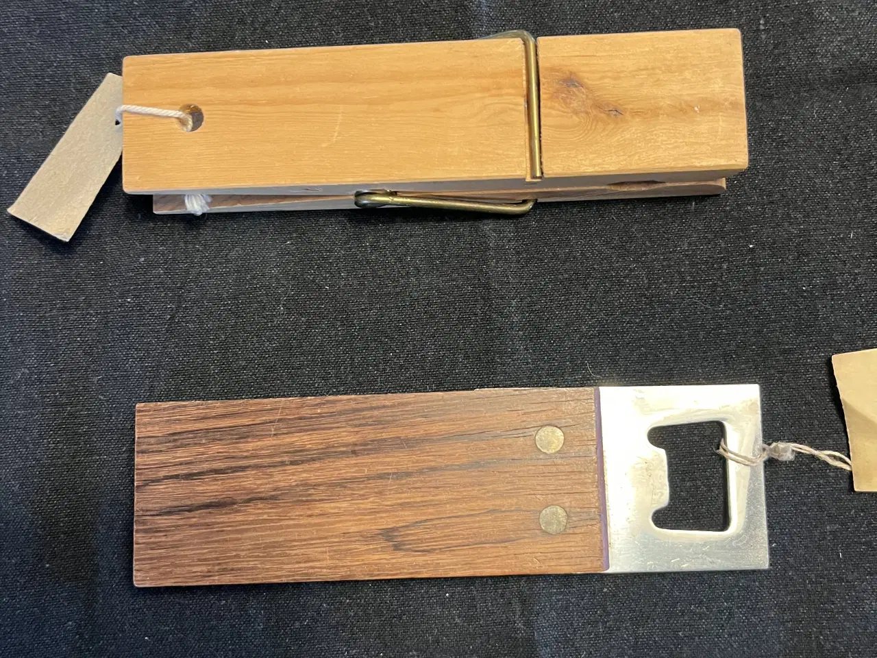 Billede 2 - Huskeklemme og samfundshjælper