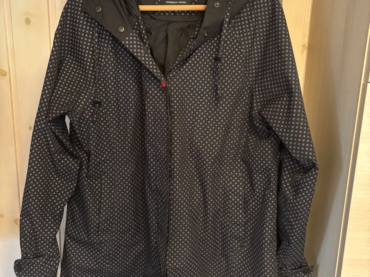 Billede 1 - Blæst regnfrakke dækges