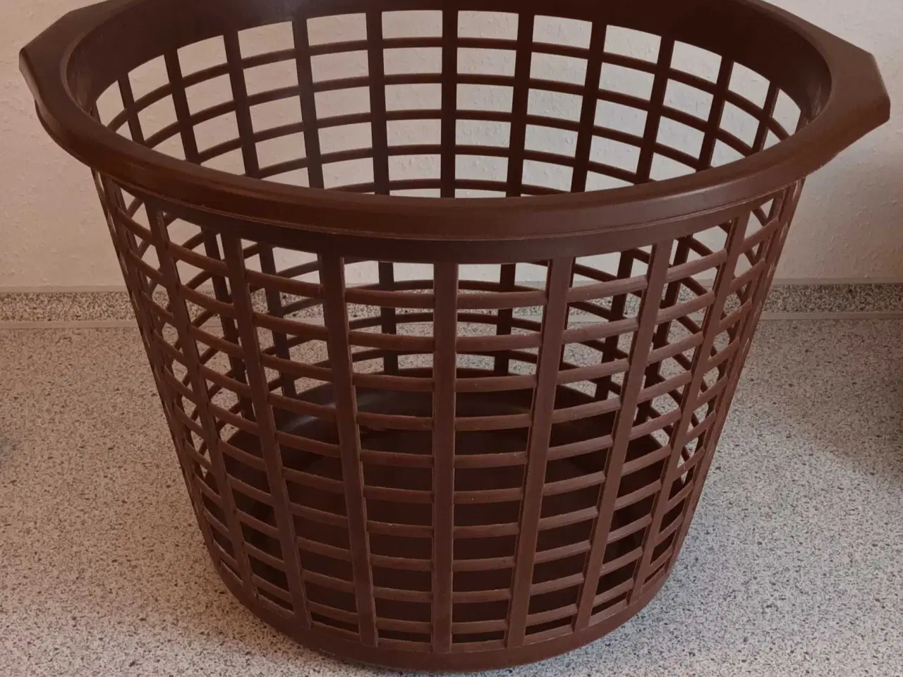 Billede 1 - Vasketøj kurv