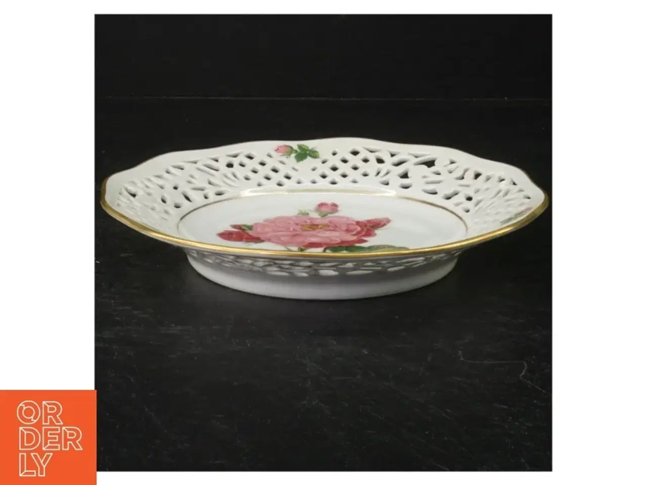 Billede 7 - Porcelænstallerkener med gennembrudt kant og rosendekoration fra Firkløveren