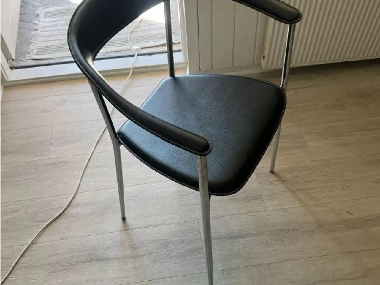 Billede 2 - Spisebord i laminat 
