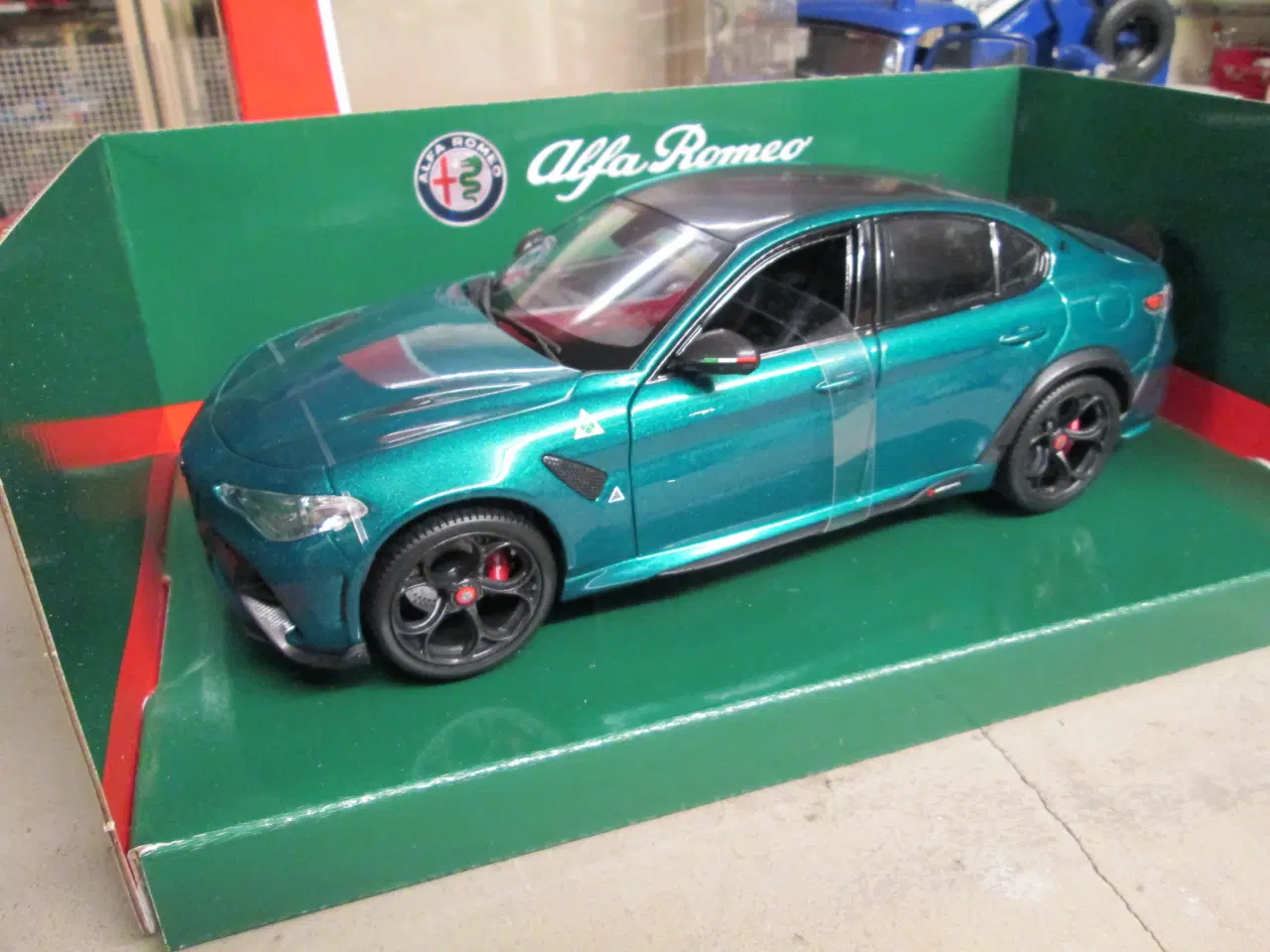 Billede 1 - Modelbil Alfa Romeo Giulia  Burago  1:18