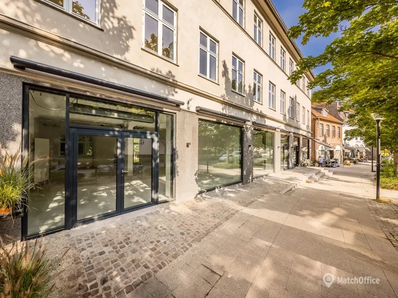 Billede 3 - Lyst og synligt butikslejemål midt i Holte