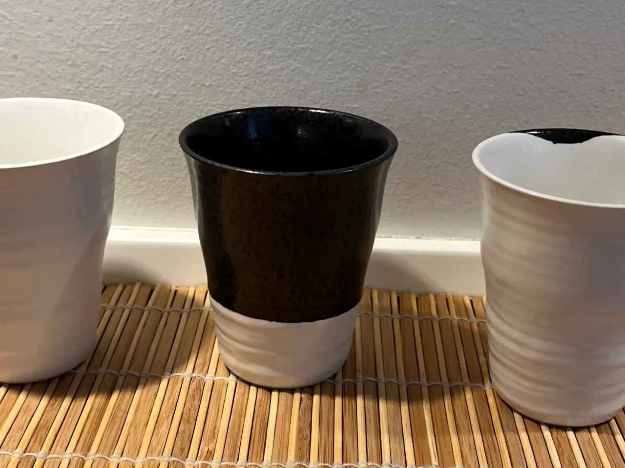 Billede 3 - Et sæt unikke keramikkrus i sort-hvid - 3 stk.