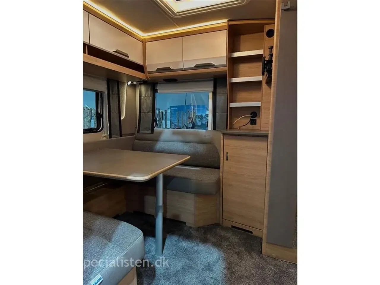 Billede 2 - 2026 - Knaus Südwind 460 EU   Knaus Südvind 460 EU Black Selection model 2026 kan snart ses hos Camping-Specialisten.dk