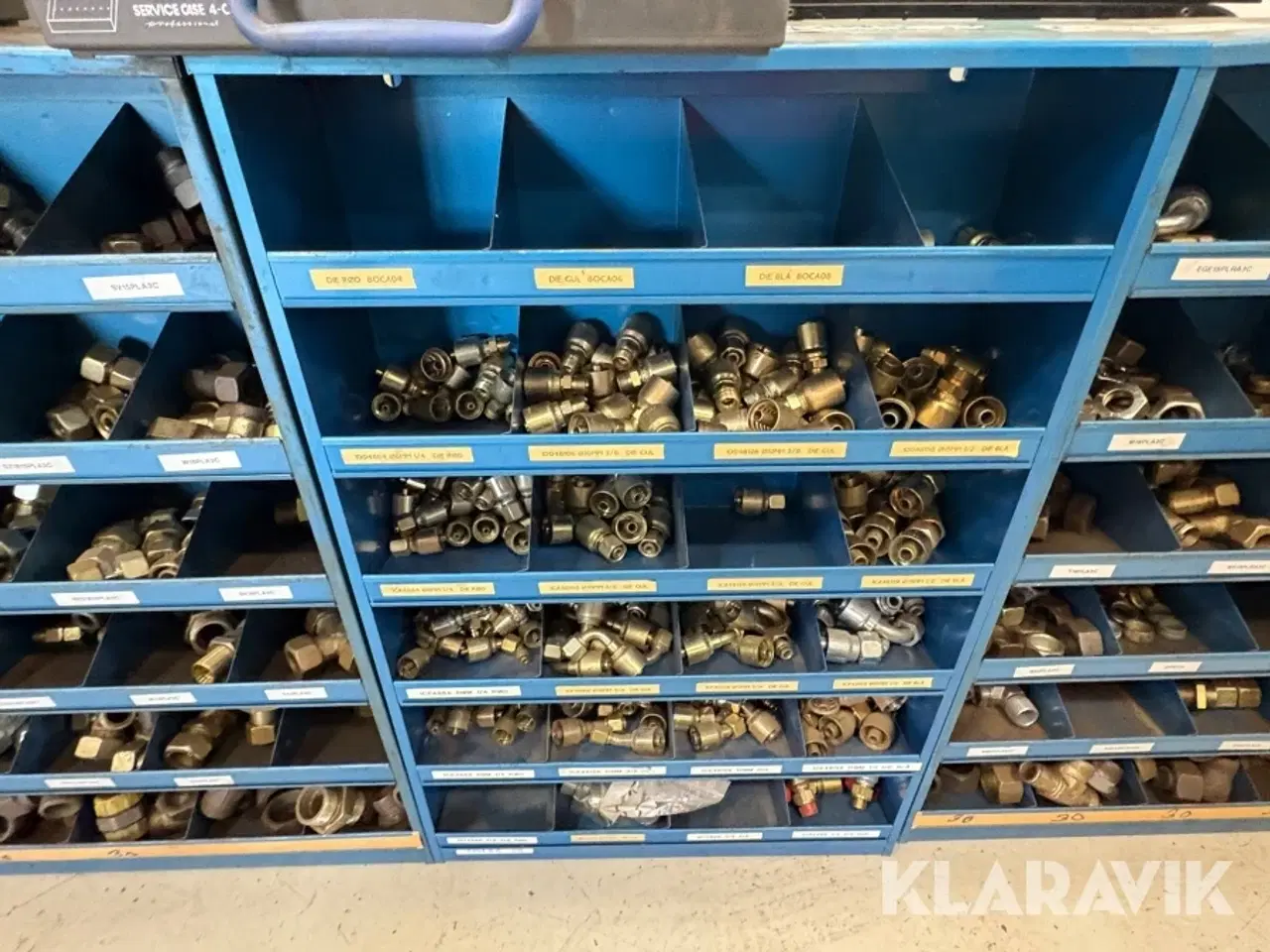 Billede 8 - Reoler med fittings