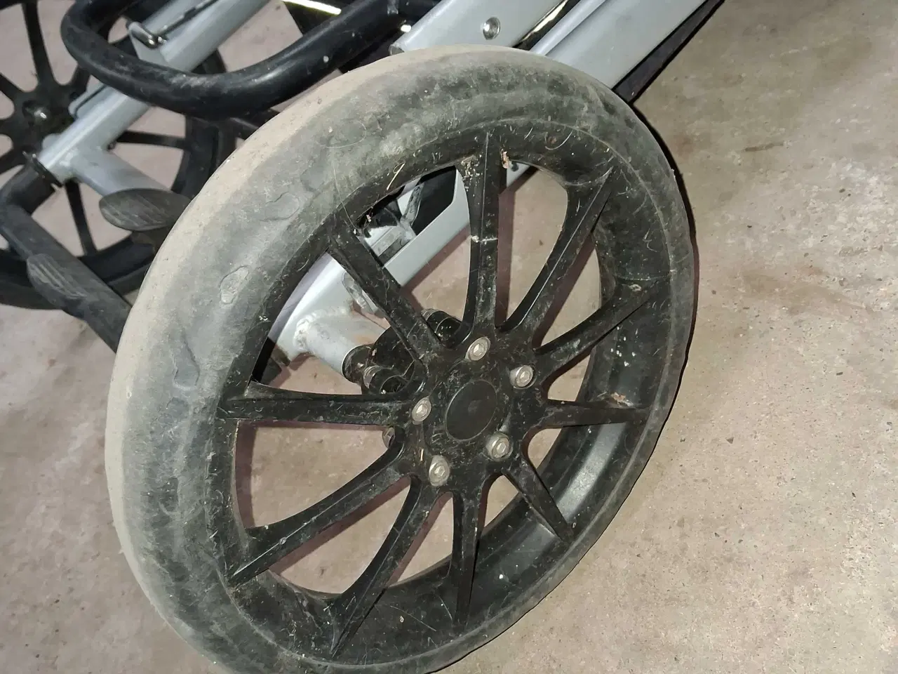 Billede 2 - STORK barnevogn stel til reservedele  Pris 1000,-k