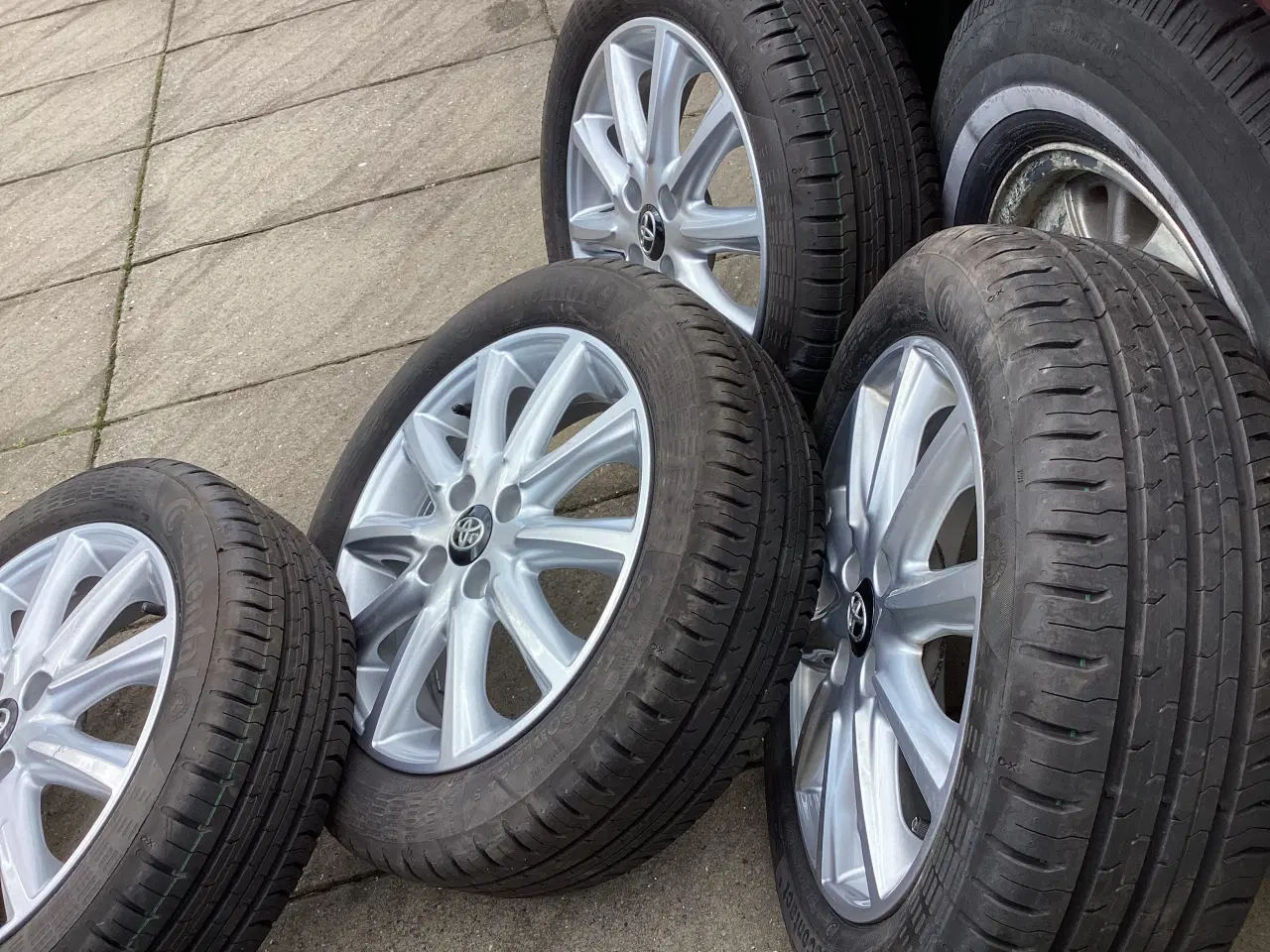 Billede 2 - Org. Toyota alu fælger med dæk.