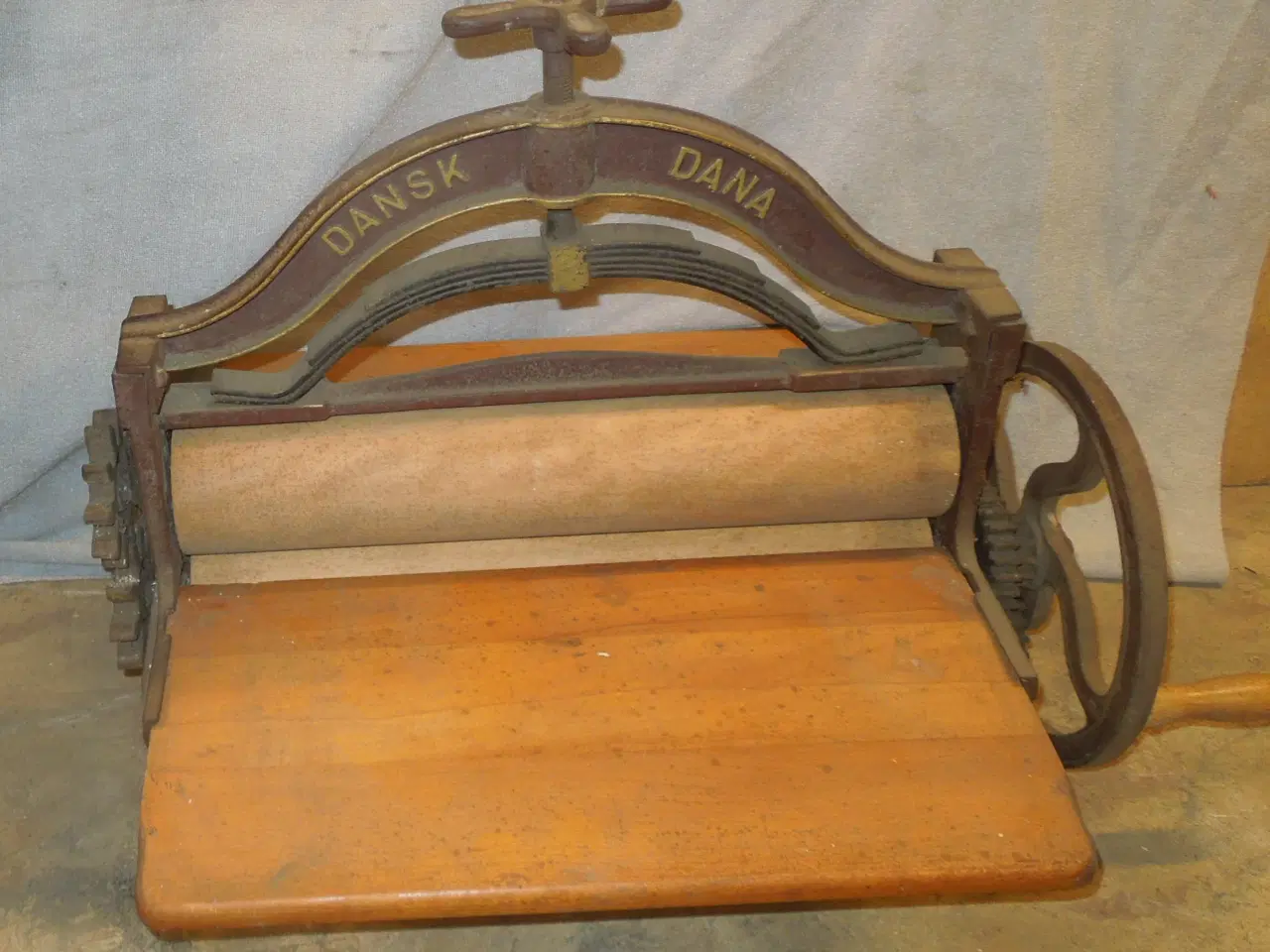 Billede 2 - Symasking Singer og tøjrulle